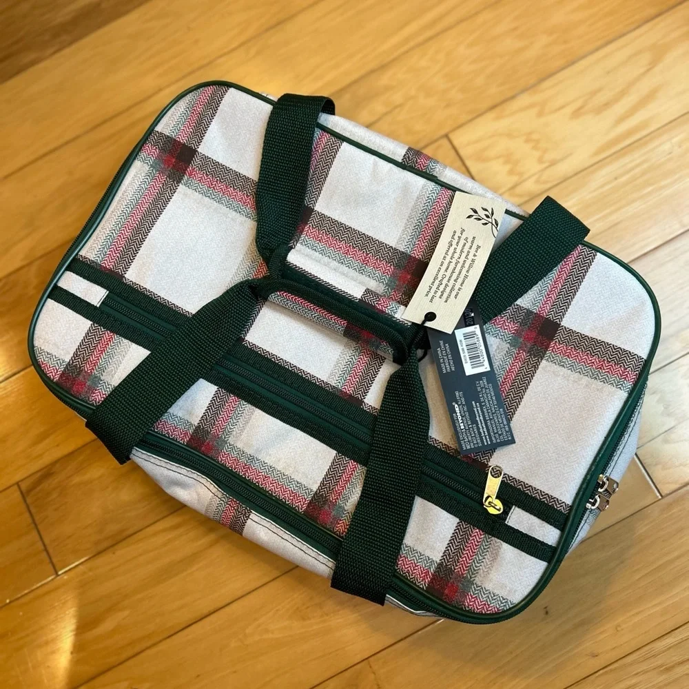 NWT Bee & Willow Insulated Casserole Plaid Green and White Tote